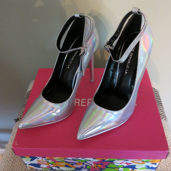 Shoe Republic LA Shoes - Shoe Republic NWT Hologram Heels/Stilettos Pointy